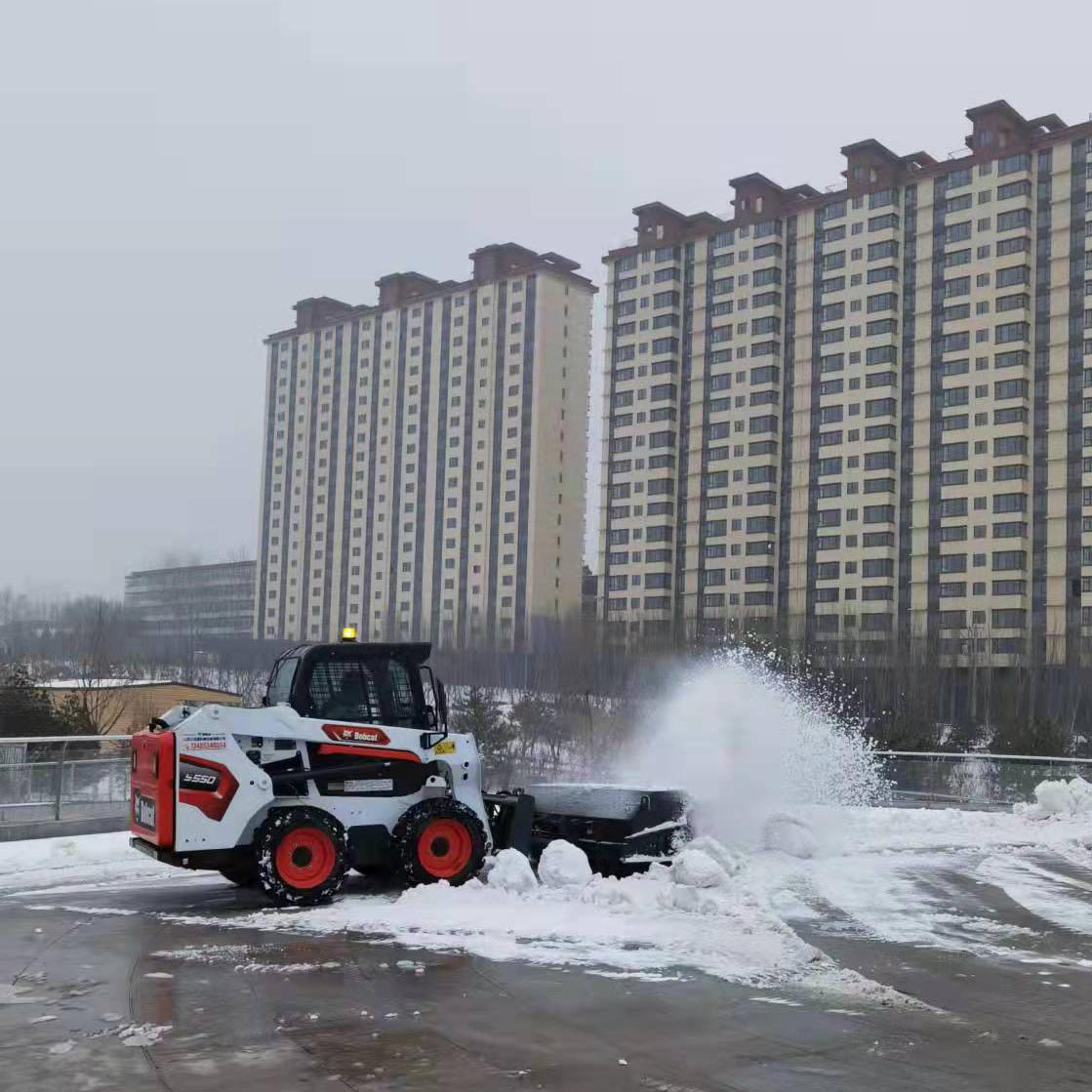 山猫扫雪设备