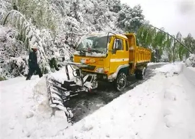 扫雪机_新疆除雪设备驾驶操作要点说明